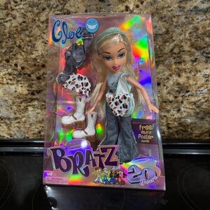 Bratz 20 Years Cloe Doll with Accessories - White and Gray